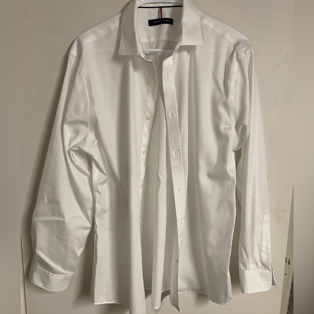 Tommy Hilfiger MEN’s white classic button down. Excellent condition.